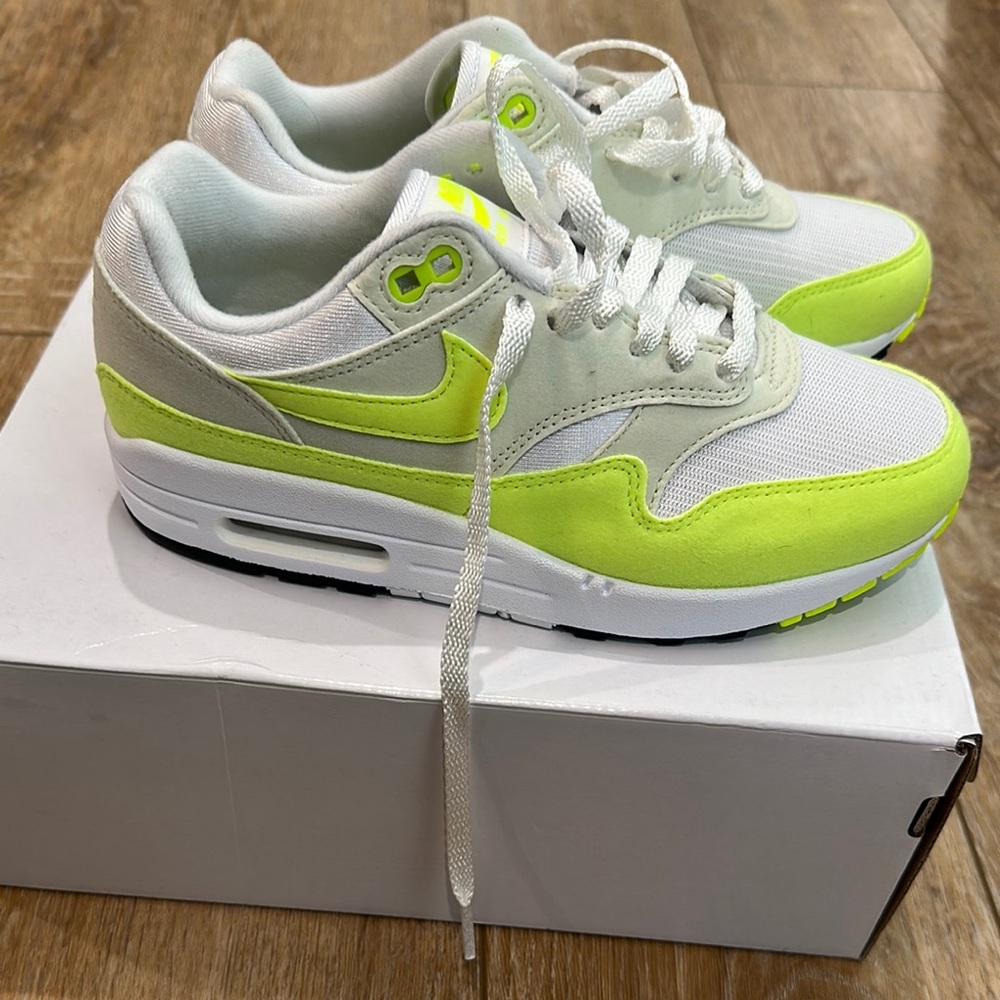Nike Green and White Sneakers Air Max 1